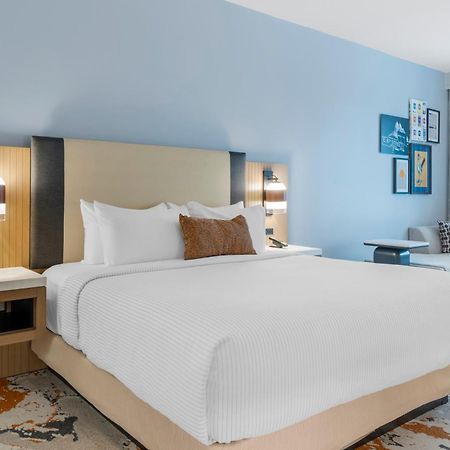 Cambria Hotel Austin Downtown Exterior photo