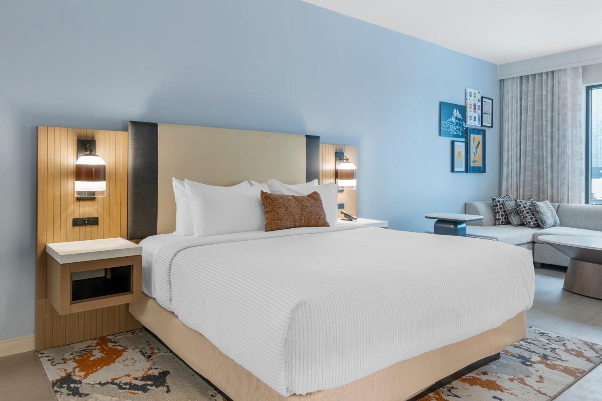 Cambria Hotel Austin Downtown Exterior photo